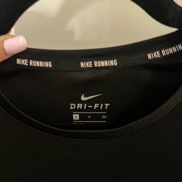 Nike dry fit full-length running shirt - Picture 2 of 3